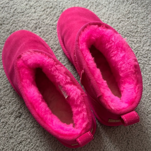 Ugg Classic Ultra Mini Boots - Picture 4 of 4